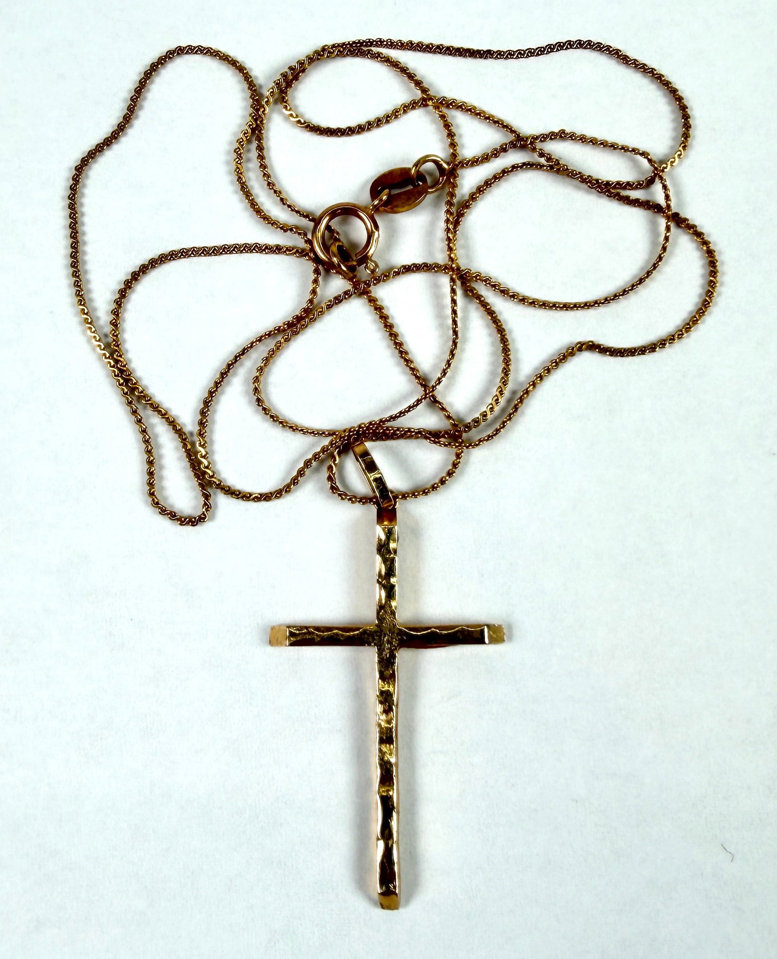 14K GOLD NECKLACE WITH CROSS PENDANT: 2.7 GRAMS, 20" CHAIN, 1.125" CROSS