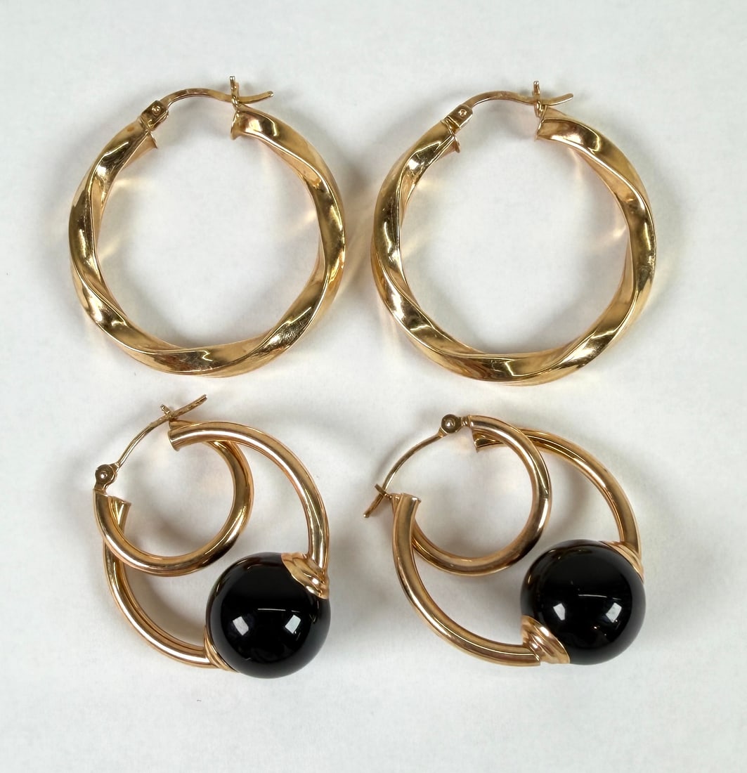 14K YELLOW GOLD HOOP EARRINGS: TWO SETS OF HOOP EARRINGS. DOUBLE HOOPS WITH ONYX - .875". TWIST HOOPS - 1". 11 GRAMS IN TOTAL WEIGHT