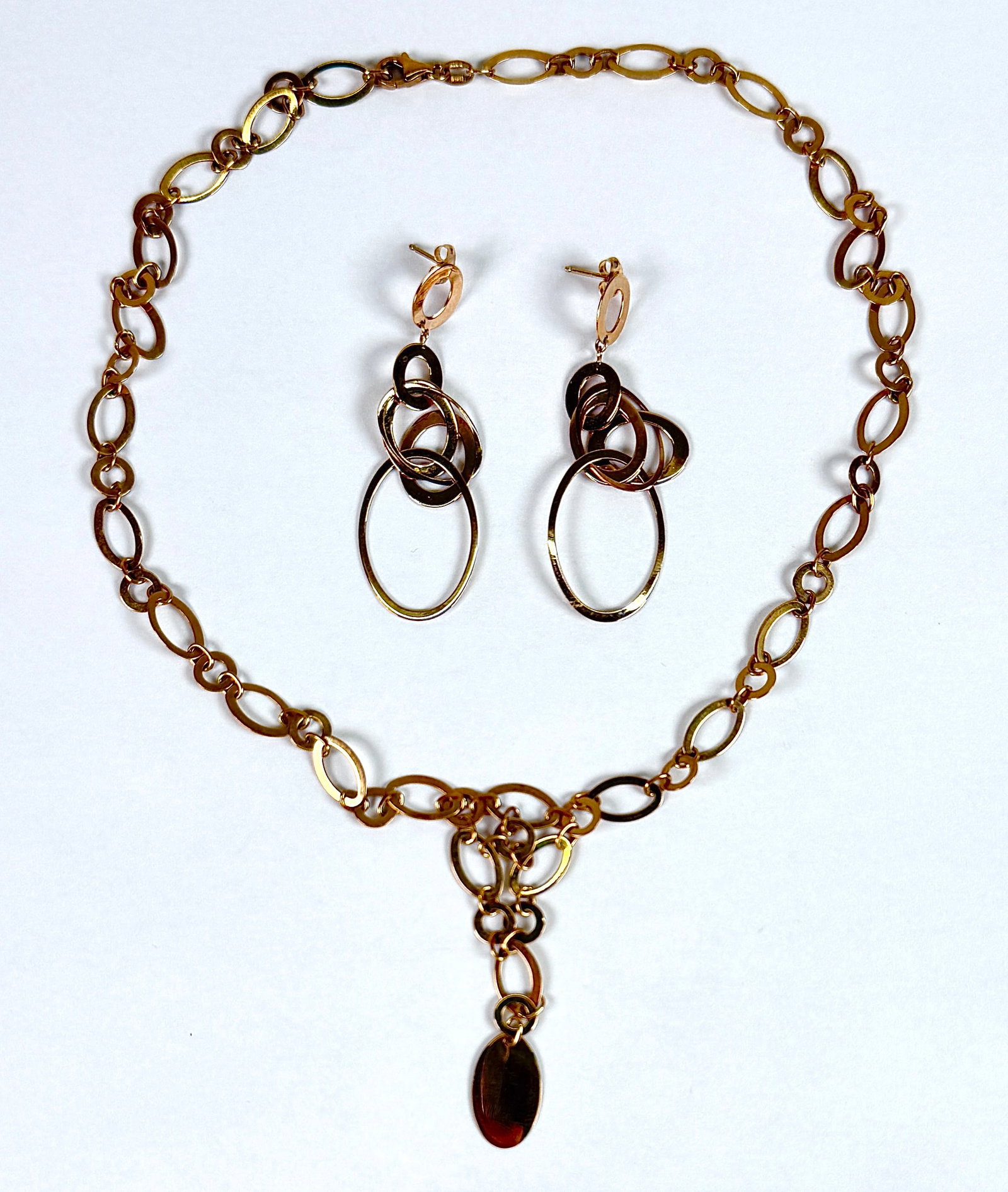 14K GOLD JEWELRY SET: OVAL HOOP DESIGNS. 18" NECKLACE, 1.75" DROP EARRINGS. 10.6 GRAMS IN TOTAL WEIGHT