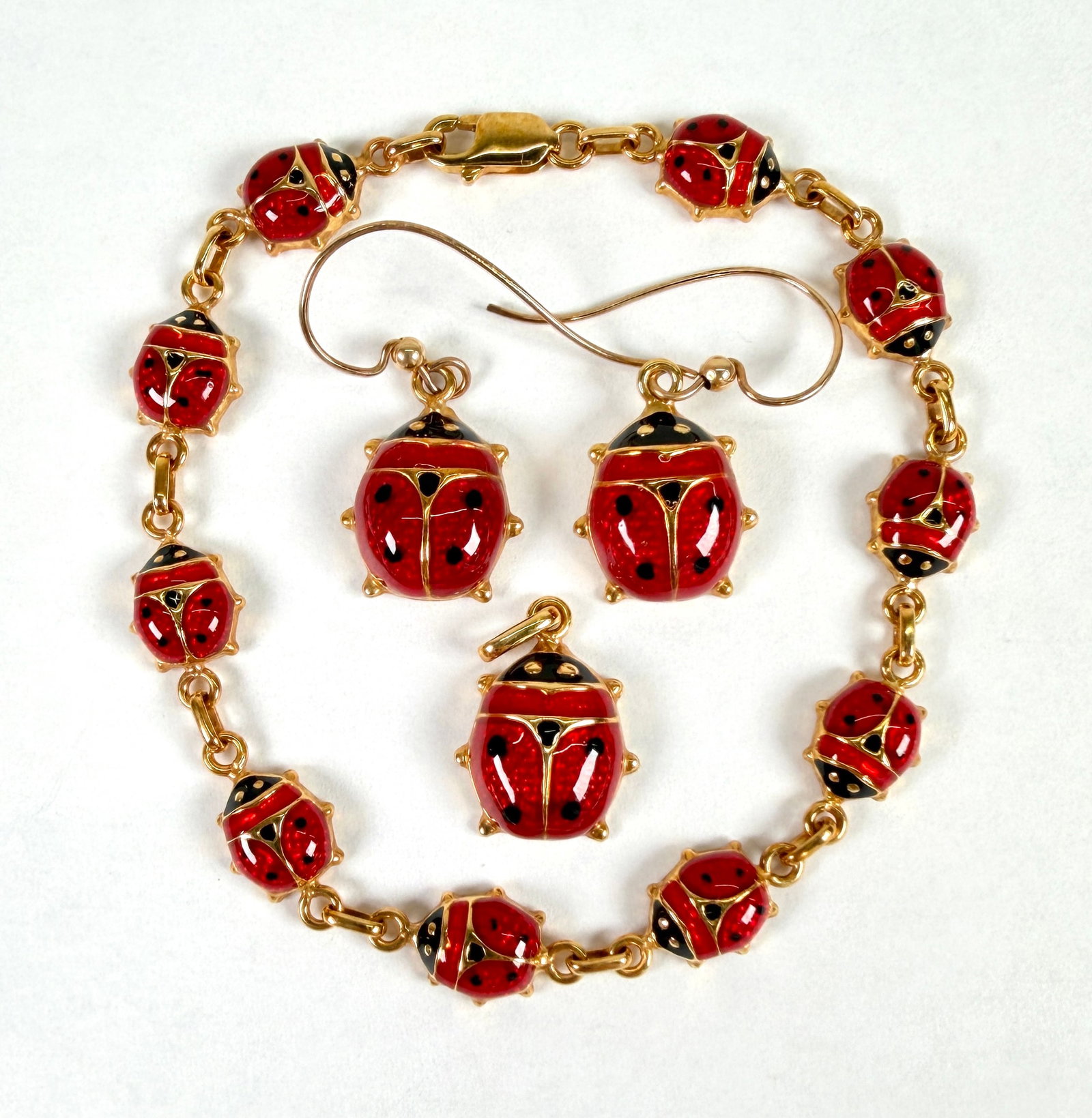 14K GOLD LADYBUG JEWELRY SET: 14K YELLOW GOLD, ENAMELED LADYBUG BRACLET, EARRINGS AND PENDANT. 9.8 GRAMS IN TOTAL WEIGHT.