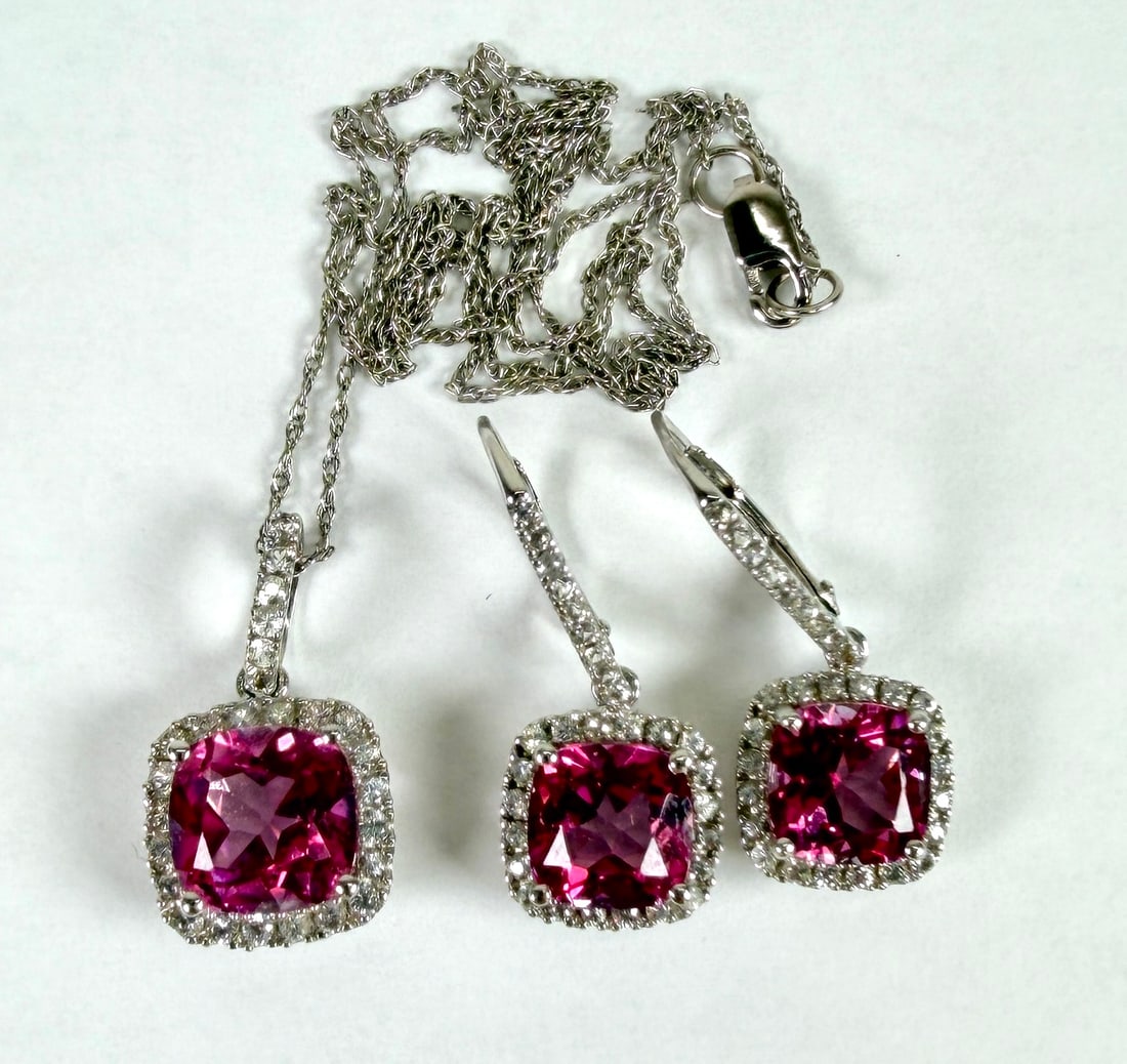 14K GOLD JEWELRY SET: CUSHION CUT LAB PINK SAPPHIRE WITH SURROUNDING CZ. NECKLACE WITH PENDANT - 18". 7.7 GRAMS IN TOTAL WEIGHT.