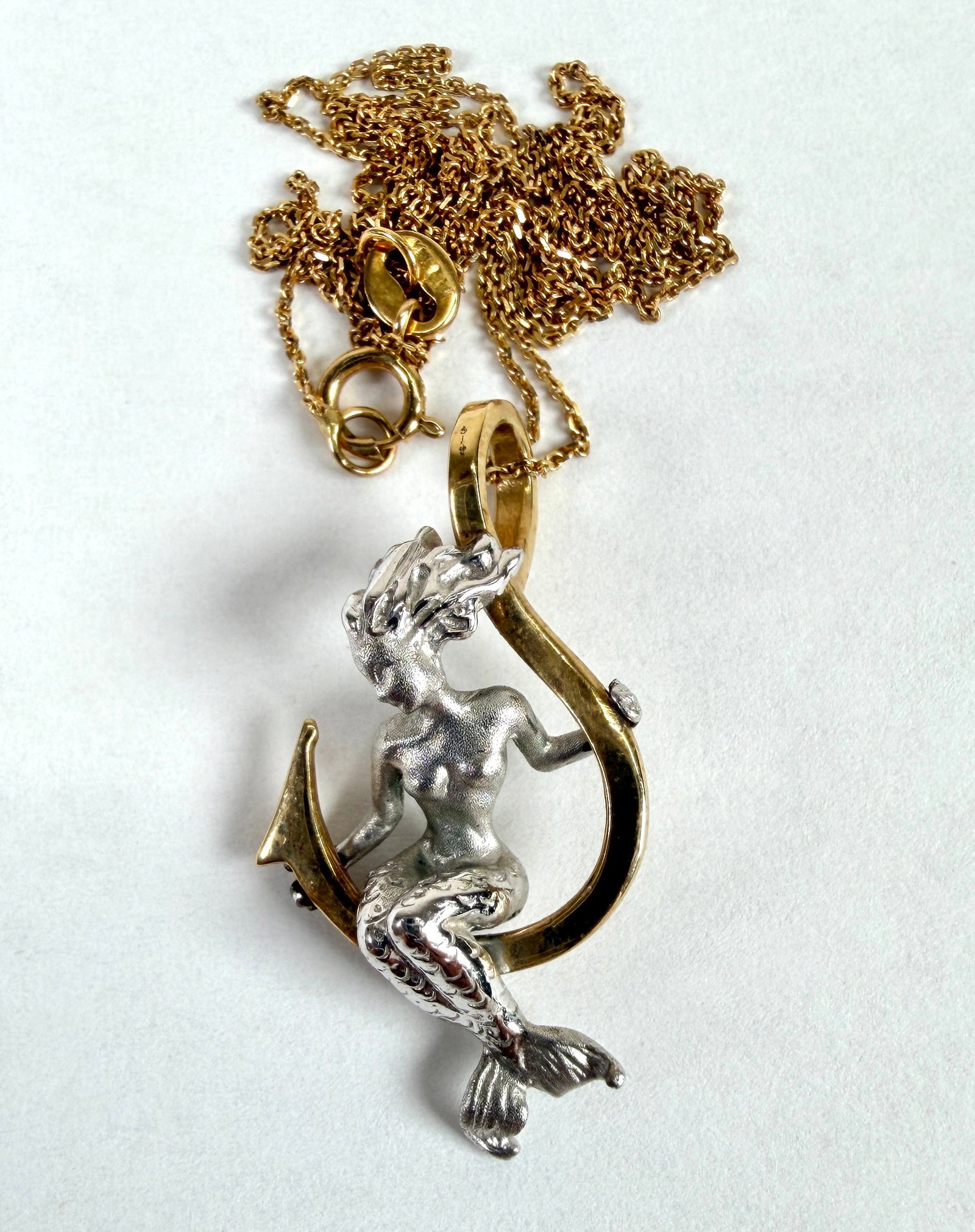 14K GOLD MERMAID PENDANT NECKLACE: 14K GOLD CHAIN, 14K GOLD HOOK WITH STERLING SILVER MERMAID PENDANT. 3.3 GRAMS IN TOTAL WEIGHT. 18"