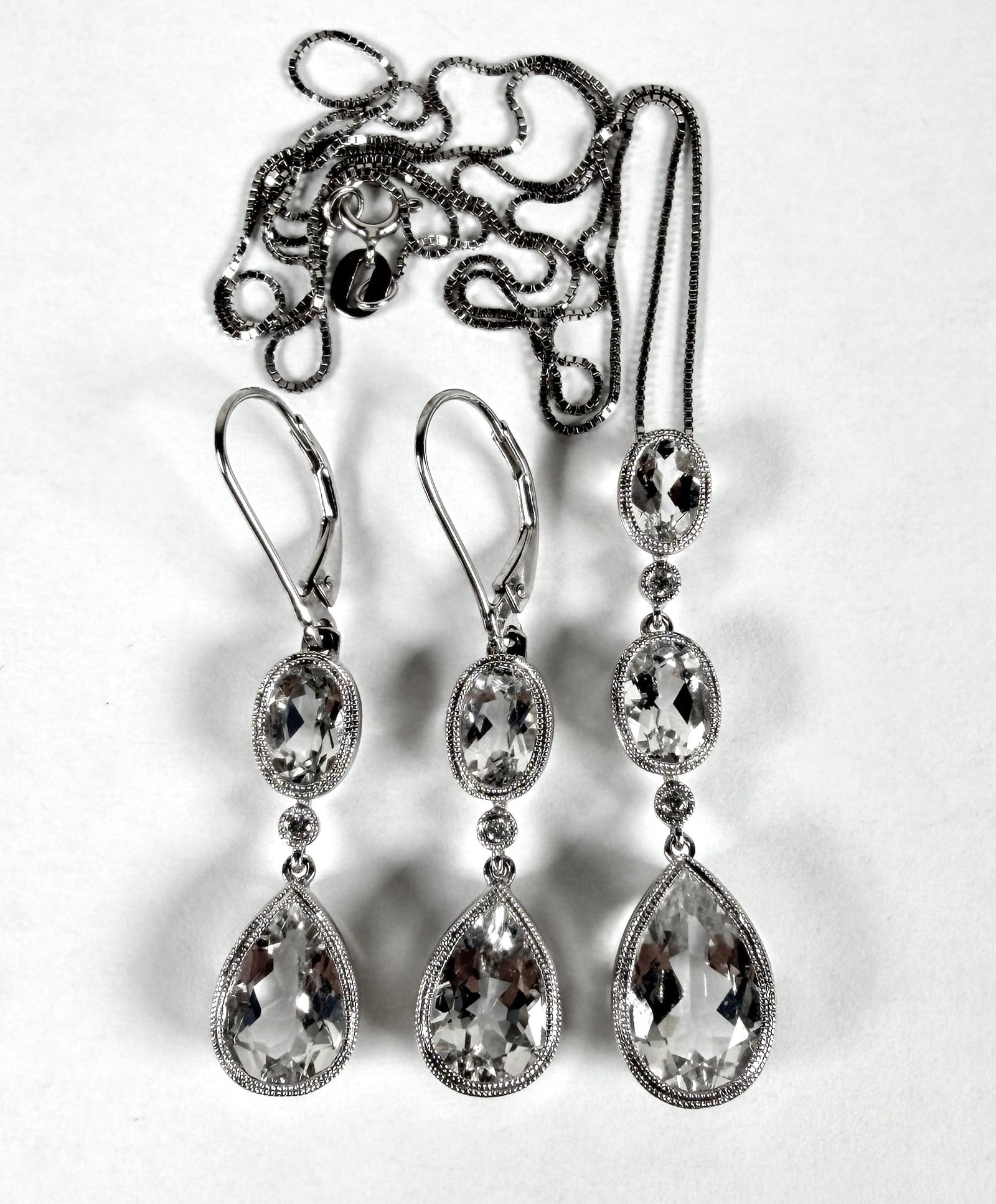 14K GOLD JEWELRY SET: 14K GOLD WITH CRYSTAL. 9.1 GRAMS IN TOTAL WEIGHT. NECKLACE - 17". EARRINGS WITH 1" DROP.