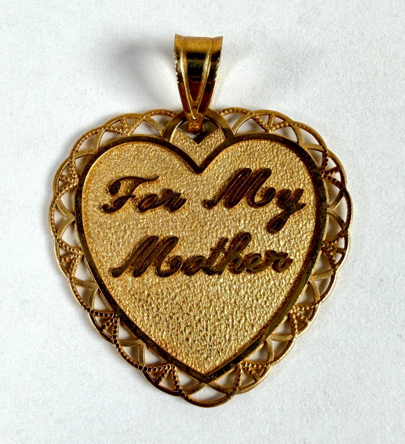 14K GOLD MOTHER HEART PENDANT: 2.3 GRAMS