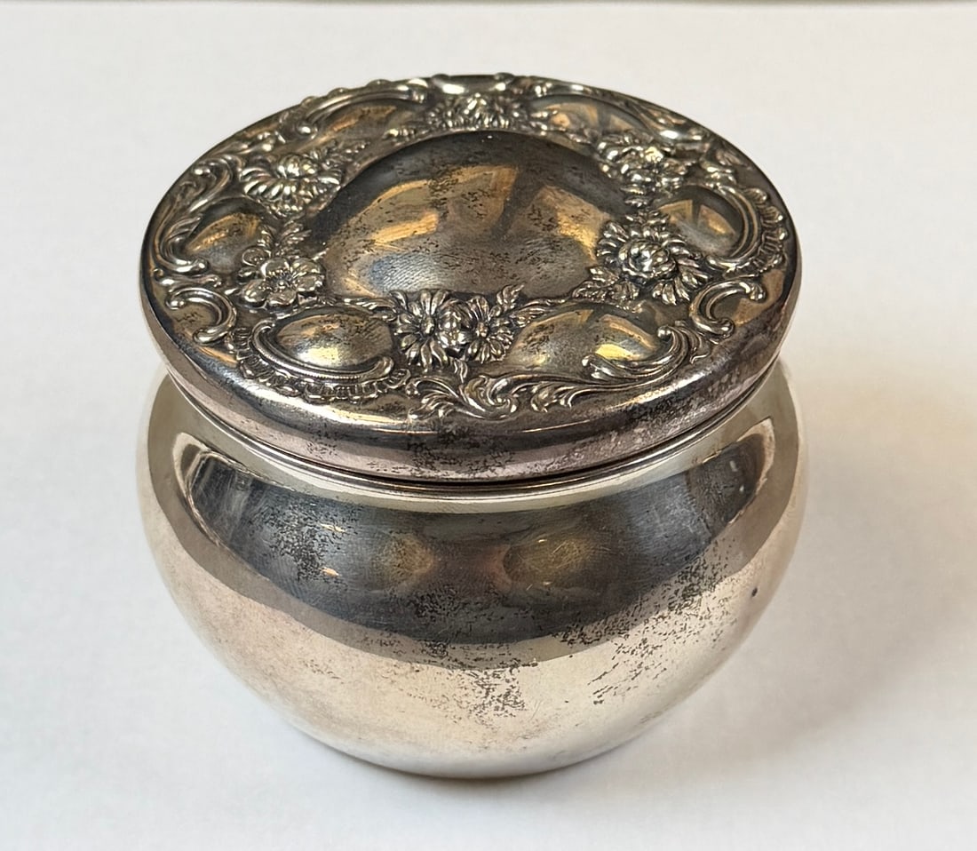 STERLING SILVER REPOUSSE DRESSER BOX: BAILEY, BANKS AND BIDDLE MARKED, STERLING SILVER DRESSER OR TRINKET BOX. 142 GRAMS TOTAL WEIGHT. 4"X4"X3"H