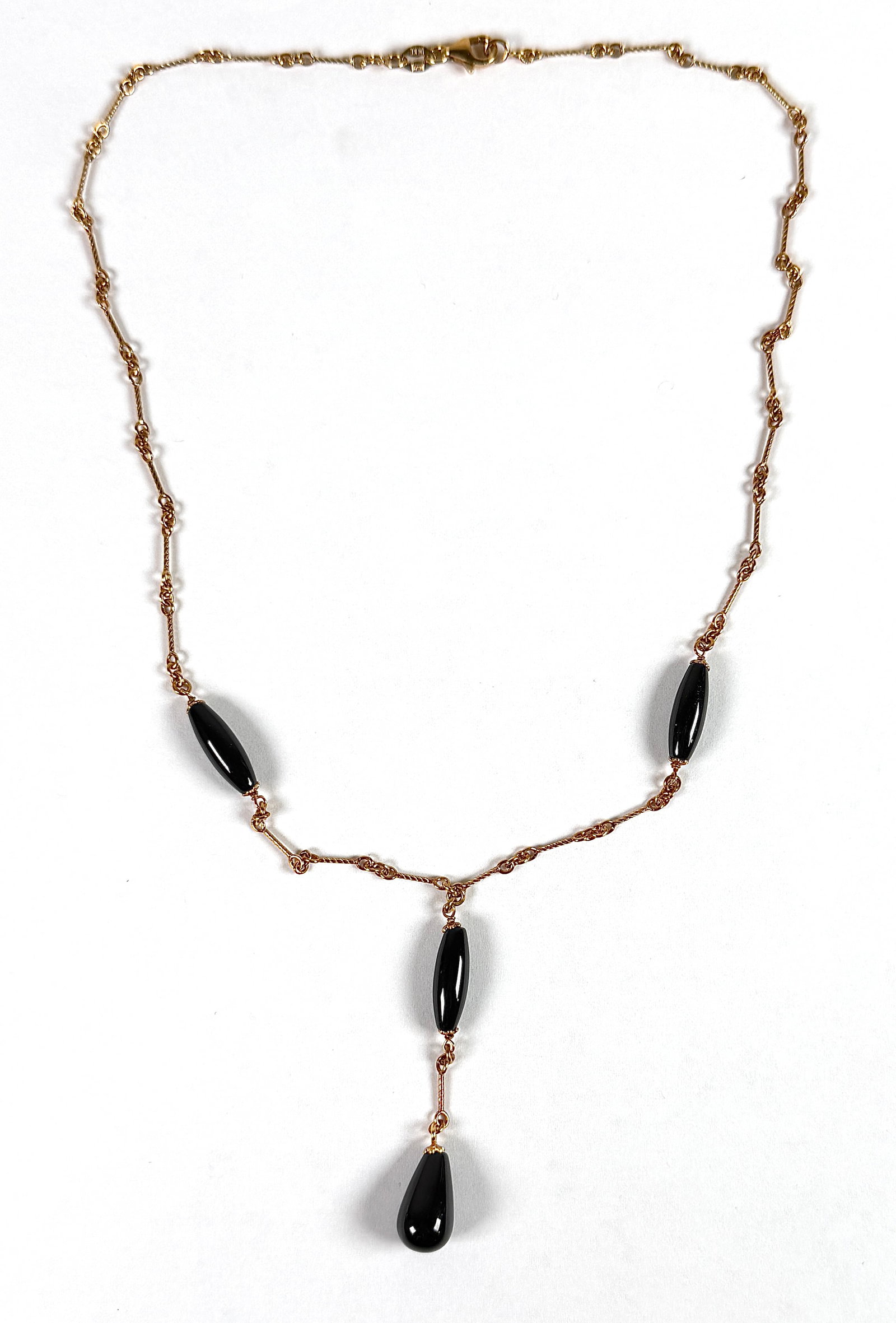 14K GOLD WITH ONYX NECKLACE: 7.8 GRAMS. 16"