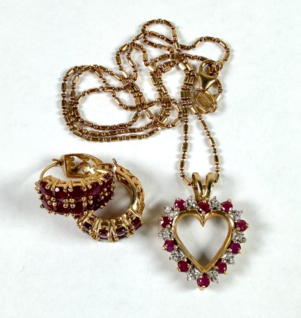 10K/14K GOLD JEWELRY SET: RUBY AND CZ HEART PENDANT AND EARRINGS. NECKLACE 17". 9.2 GRAMS IN TOTAL WEIGHT.