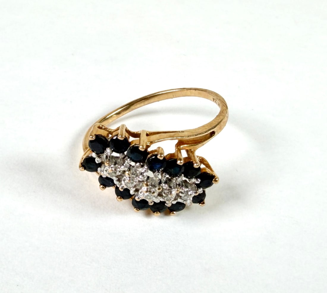 10K GOLD LADIES COCKTAIL RING: DIAMOND AND SAPPHIRE RING. 2.6 GRAMS. SIZE 7.5