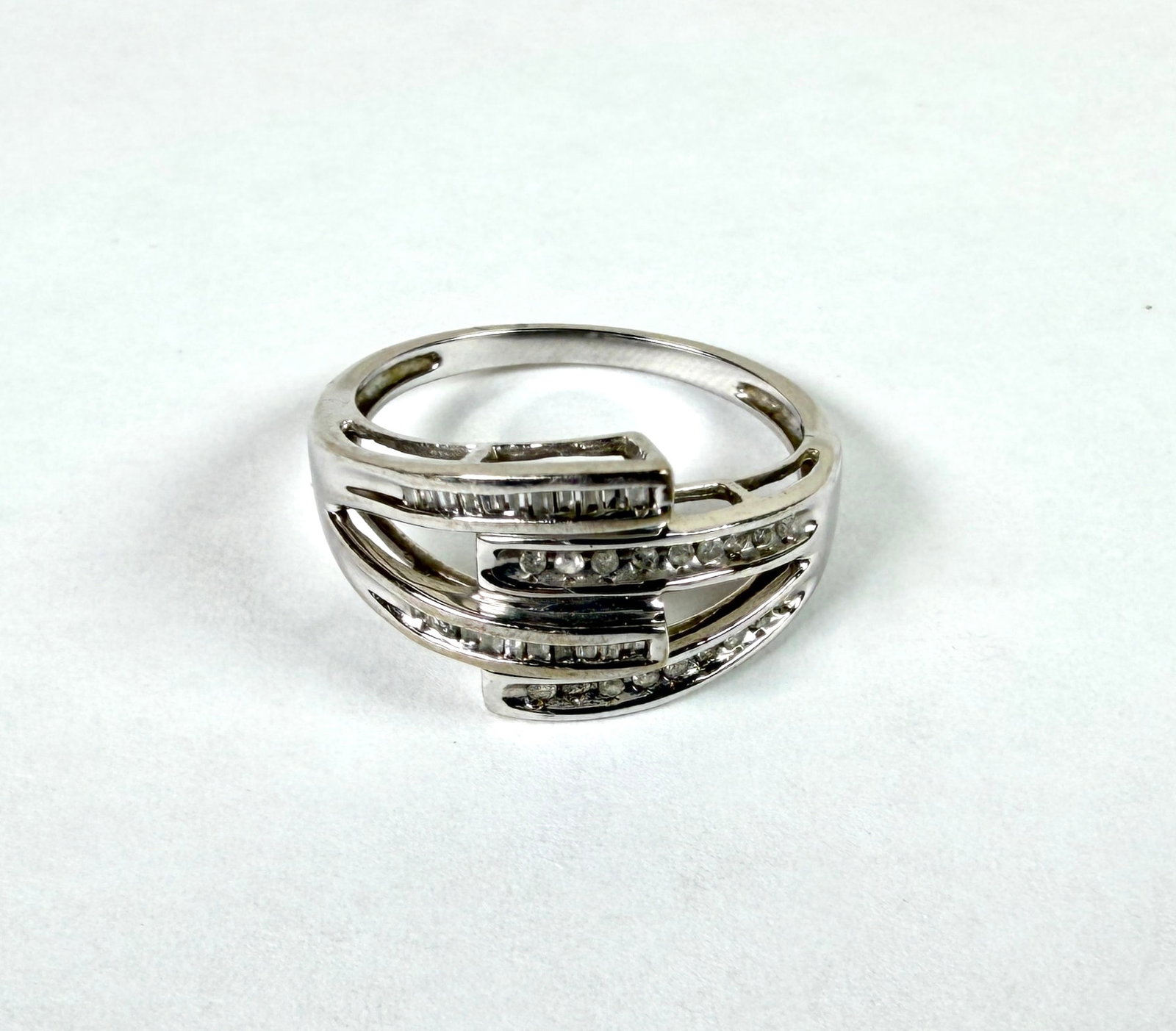 10K GOLD LADIES COCKTAIL RING: WHITE GOLD WITH DIAMOND ACCENTS. 2.5 GRAMS. SIZE 6.75