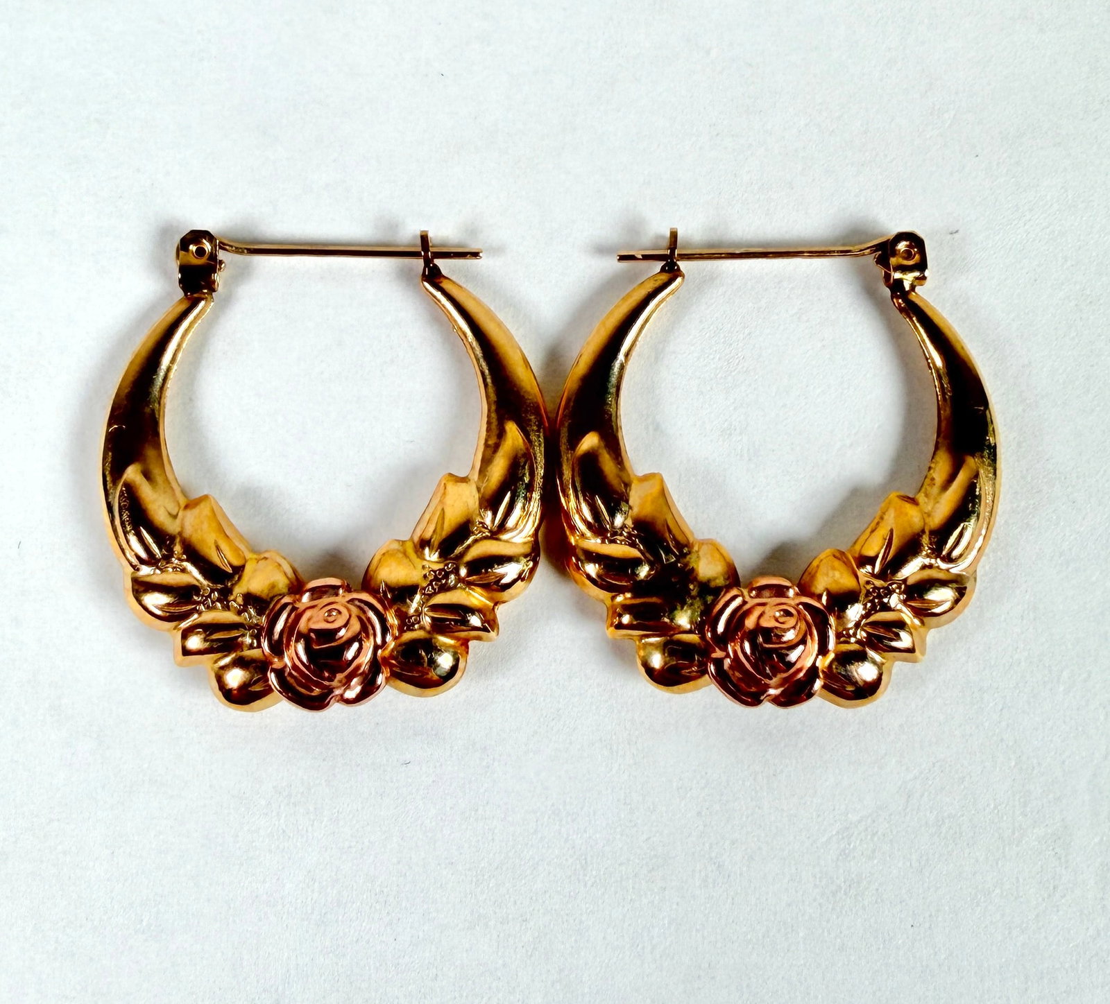 14K GOLD PUFFY WREATH EARRINGS: 2.3 GRAMS IN TOTAL WEIGHT.