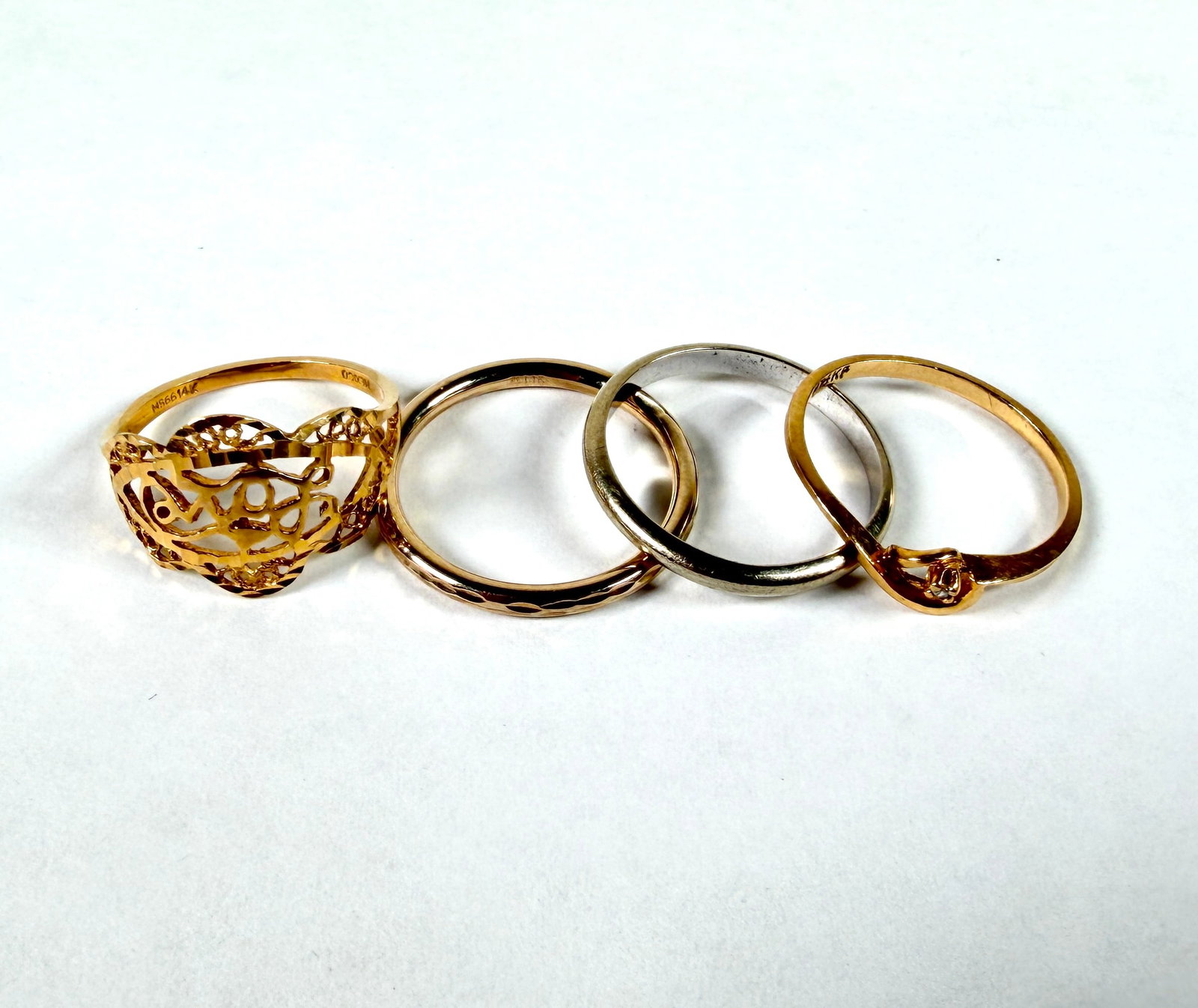 14K GOLD ESTATE JEWELRY RINGS: LOT OF FOUR GOLD RINGS. 5.3 GRAMS IN TOTAL WEIGHT. EACH APPROX. SIZE 6.5