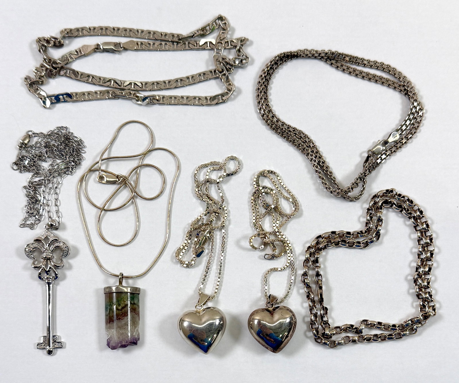 COLLECTION OF STERLING SILVER JEWERLY: CHAINS, SOME WITH PENDANTS. 88.5 GRAMS IN TOTAL WEIGHT.