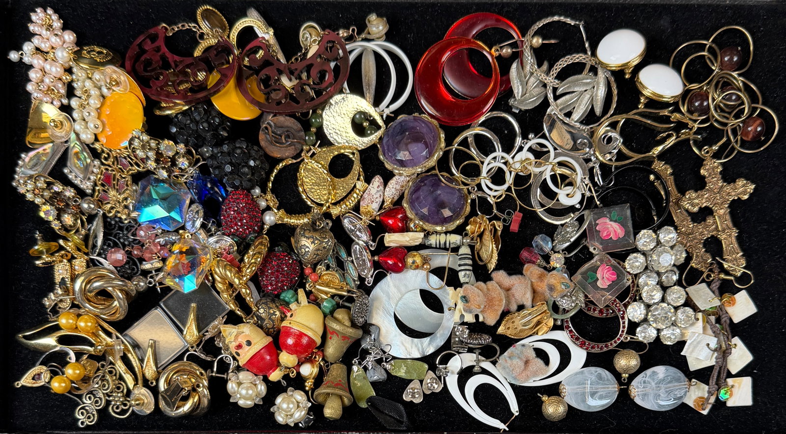 ESTATE COLLECTION OF COSTUME JEWELRY (1 of 3)