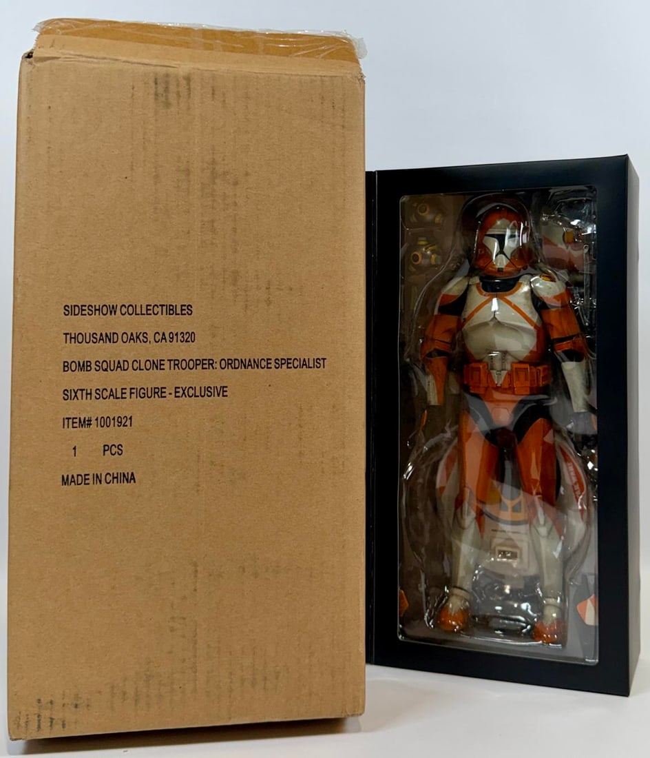 STAR WARS - SIDESHOW COLLECTIBLES - CLONE TROOPER: BOMB SQUAD CLONE TROOPER: ORDNANCE SPECIALIST, 1:6 SCALE FIGURE - EXCLUSIVE. ITEM 1001921. NIB WITH ORIGINAL OUTER CARTON. CARTON IS 15"X8"X4"