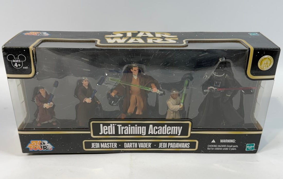 STAR WARS - HASBRO/DISNEY TOYS - JEDI TRAINING ACADEMY: 2008 HASBRO/DISNEY TOYS JEDI TRAINING ACADEMY, STAR TOURS EDITION. NIB. CARTON IS 13"X6"X4"