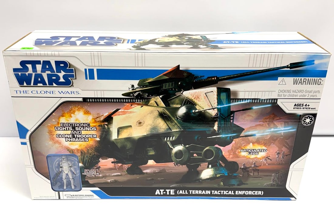 STAR WARS - HASBRO TOYS - CLONE WARS AT-TE (1 of 3)