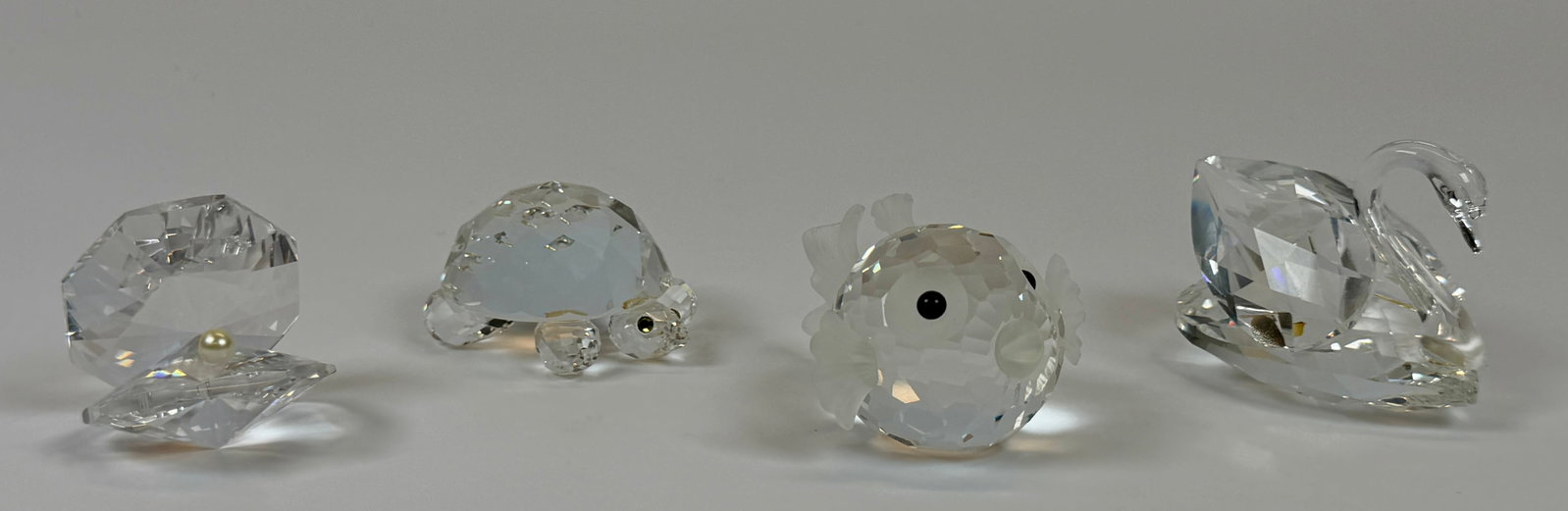 SWAROVSKI CRYSTAL DIMINUTIVE FIGURES: AIR AND SEA DWELLING ANIMALS INCLUDING SWAN, FISH, CLAM, TURTLE. LARGEST 2.5"L. NO BOXES.
