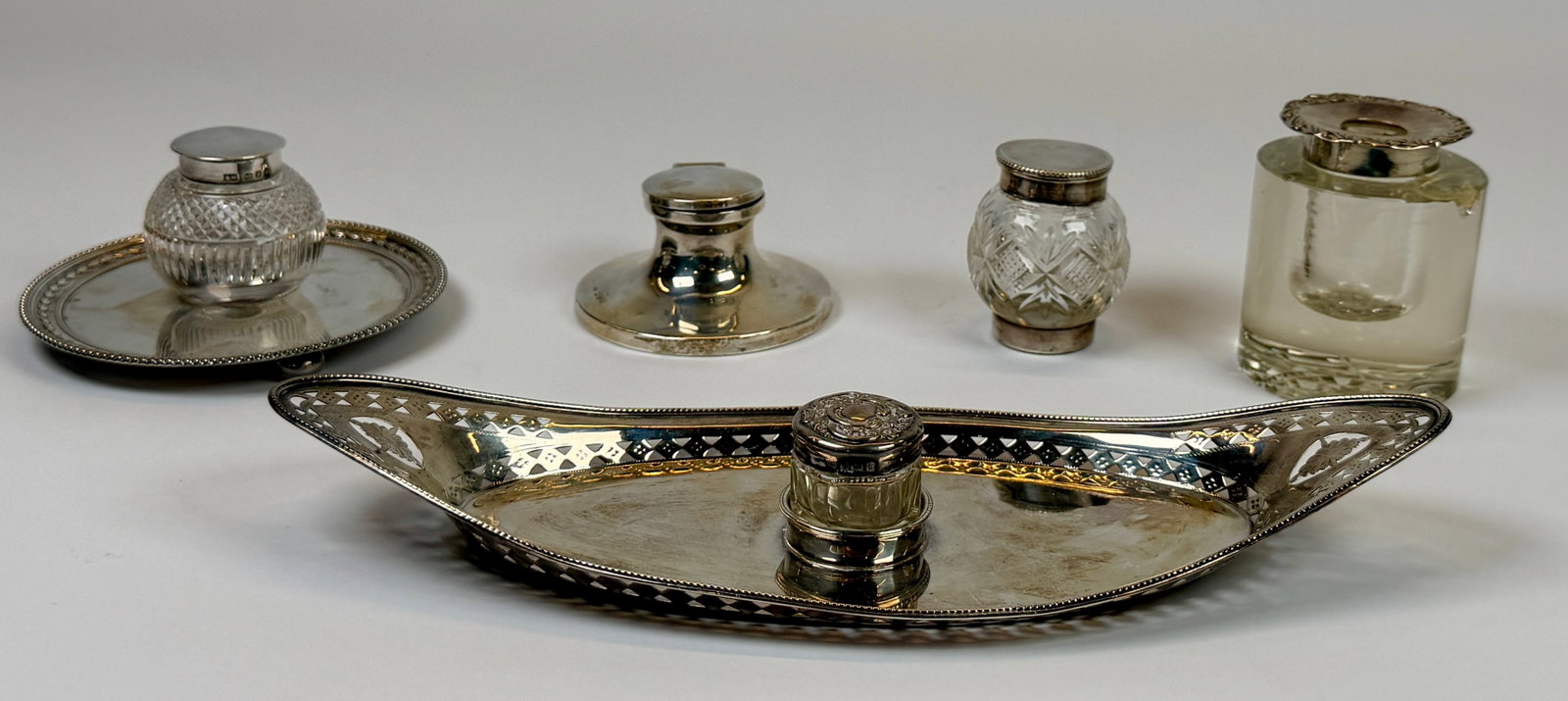 STERLING SILVER MOUNTED INKWELLS: COLLECTION OF STERLING SILVER MOUNTED INKWELLS. ONE WITH CRYSTAL VESSEL BEARING A CHIP/LOSS.