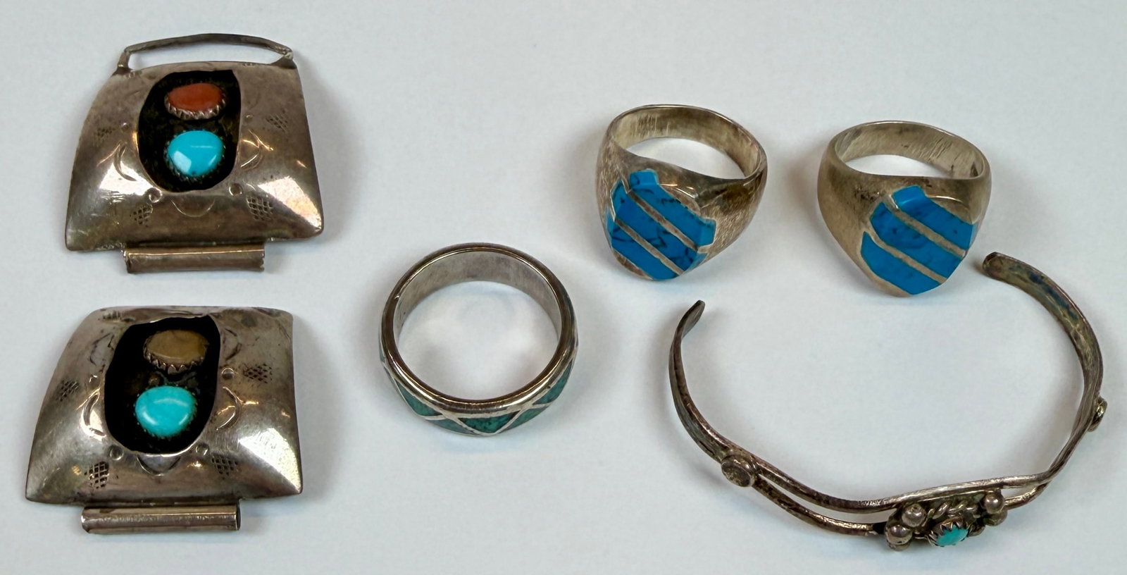 GROUPING OF SILVER AND TURQUOISE JEWELRY: 46 GRAMS TOTAL WEIGHT