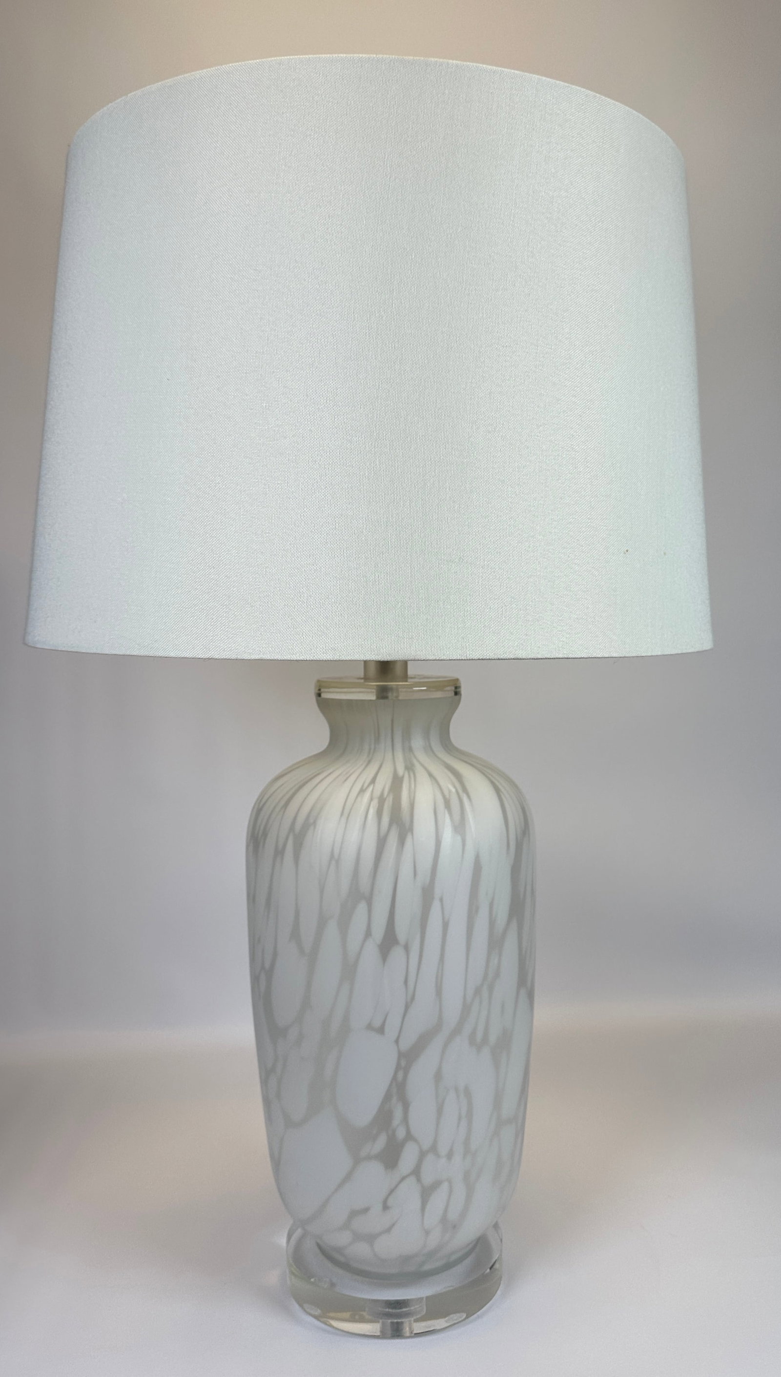ART GLASS TABLE LAMP: MOTTLED BODY ON ACRYLIC BASE. 22" BASE TO SOCKET, 30" OVERALL. SHADE WITH INTERNAL CRACKS, BUYER MAY ABANDON SHADE.