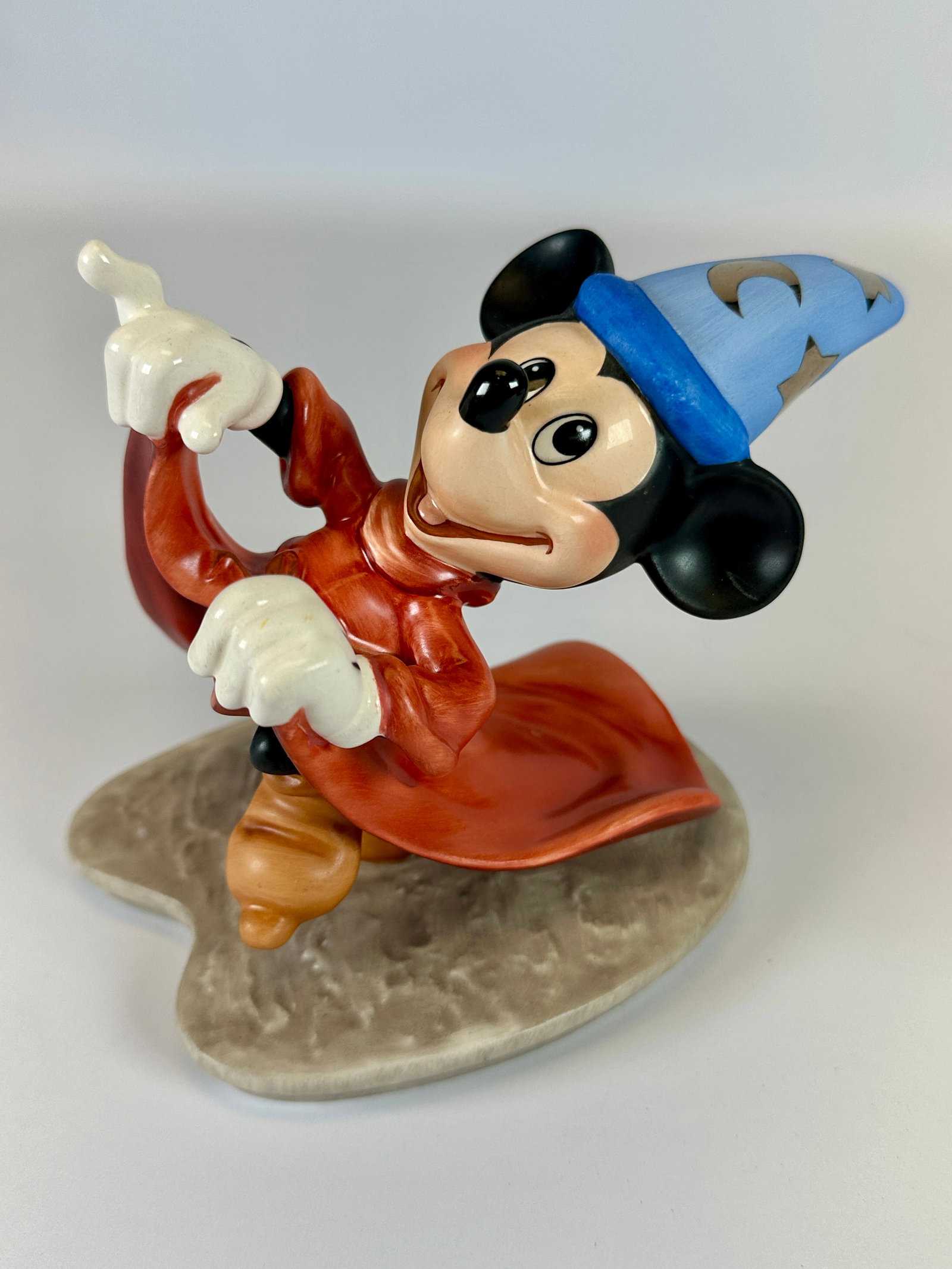 WALT DISNEY CLASSICS COLLECTION - FANTASIA: MISCHIEVOUS APPRENTICE. CERAMIC FIGURE. NO BOX. REQUIRES THIRD PARTY SHIPPING. 5.25"H