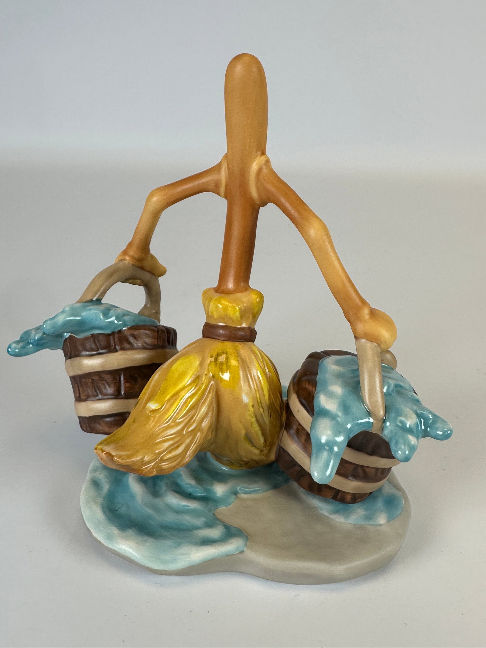 WALT DISNEY CLASSICS COLLECTION - FANTASIA: BUCKET BRIGADE. CERAMIC FIGURE. NO BOX. REQUIRES THIRD PARTY SHIPPING. 6"H