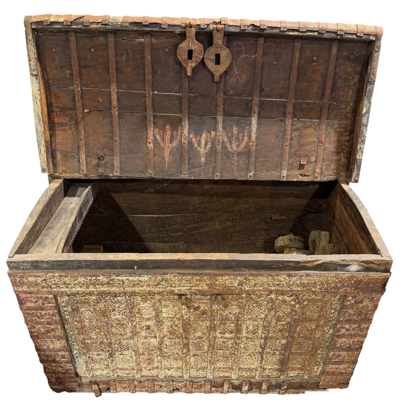 PRIMITIVE STEAMER TRUNK - 4