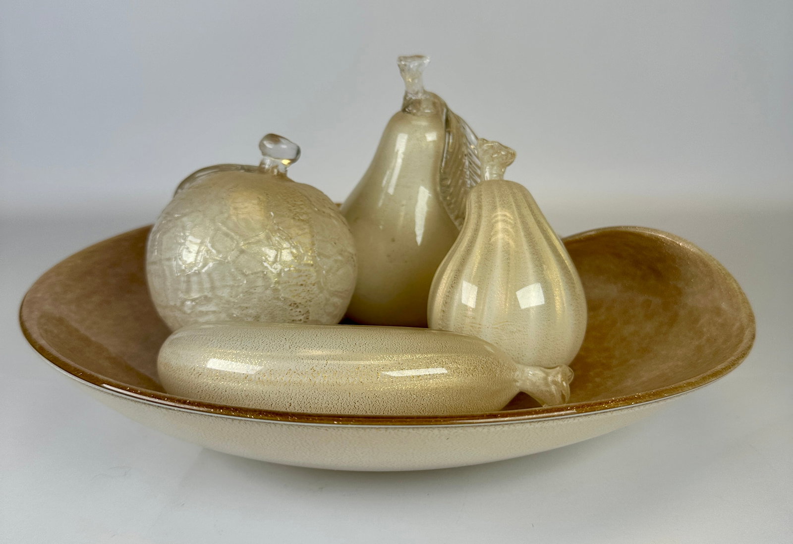 ALFREDO BARBINI (ATTR.) MURANO ART GLASS FRUIT WITH BOWL: GOLD AVENTURINE APPLE, PEARS, BANANA WITH 12" BOWL. UNSIGNED. REQUIRES THIRD PARTY SHIPPING.