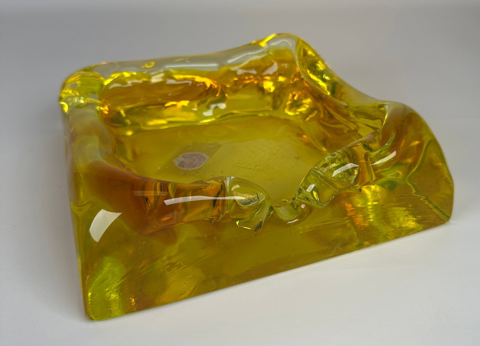 AVEM MURANO ART GLASS ASHTRAY (1 of 3)