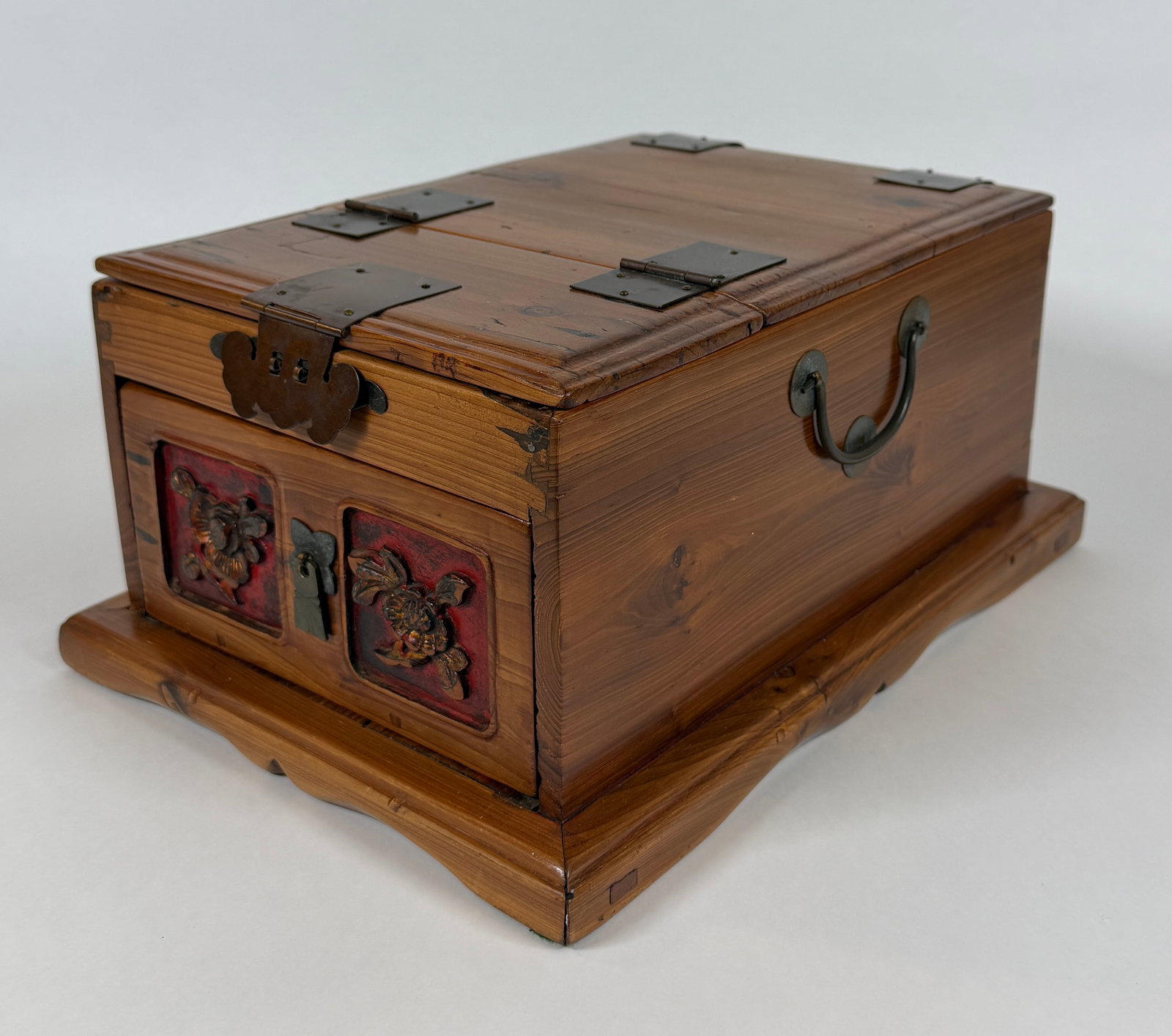 VINTAGE CHINESE TRAVEL VANITY BOX: HINGED LID LIFTS TO REVEAL MIRROR, FRONT DRAWER. 13"X9.5"X6.5"