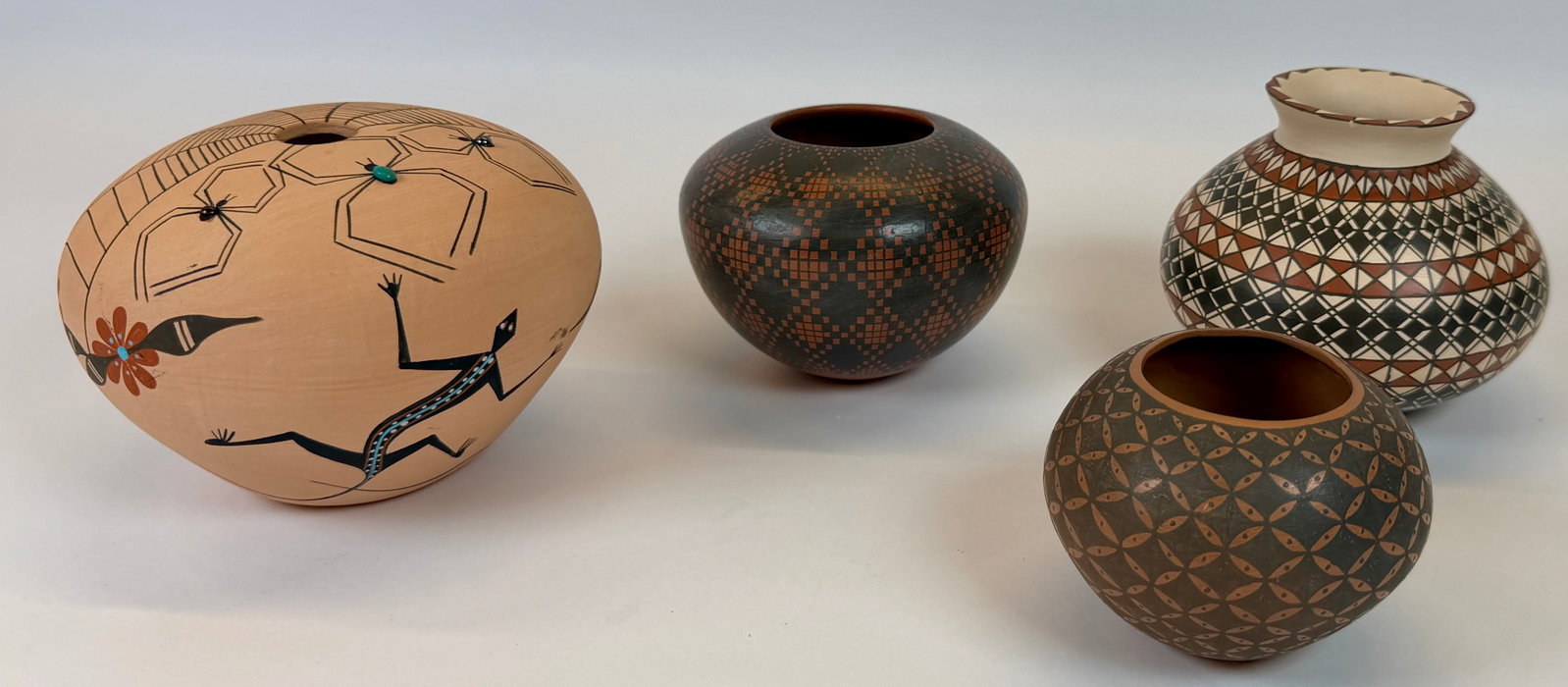 COLLECTION OF PUEBLO POTTERY (1 of 6)