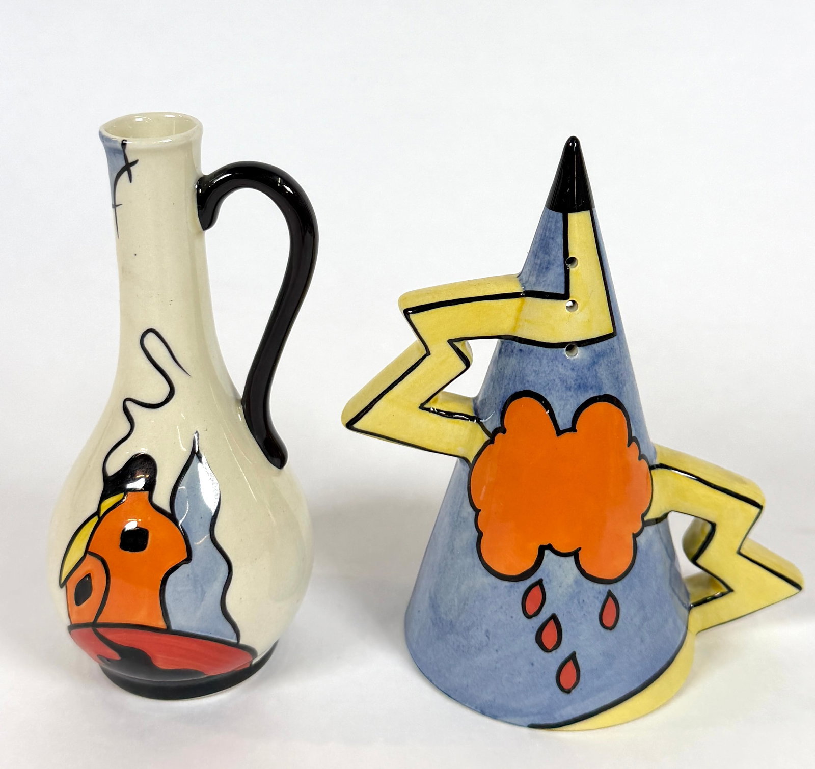 LORNA BAILEY THUNDERBOLT SERVING ITEMS: COLLECTOR'S CLUB - HILL HOUSE MINI JUG. MISSING STOPPER. 5.75"H