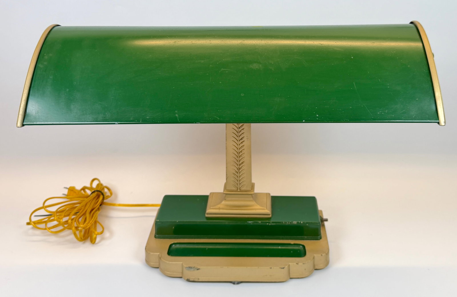 MANNING-BOWMAN ART DECO TASK LAMP: RESTORED, LIGHT SCATTERED CASE WEAR, WORKING.