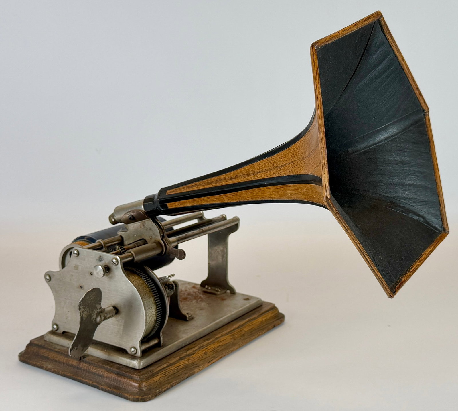 GRAPHOPHONE TYPE Q PLAYER (1 of 10)