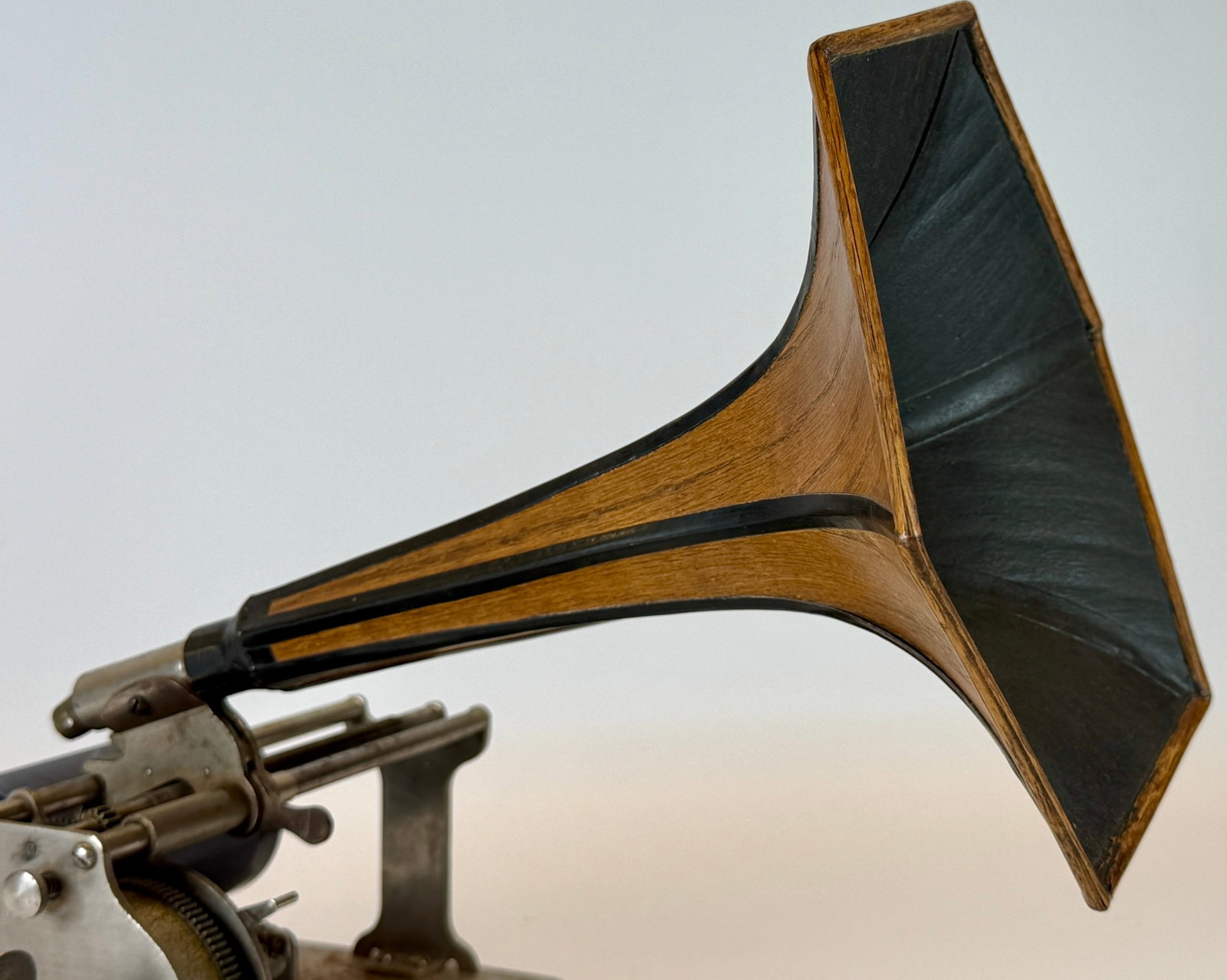 GRAPHOPHONE TYPE Q PLAYER - 2