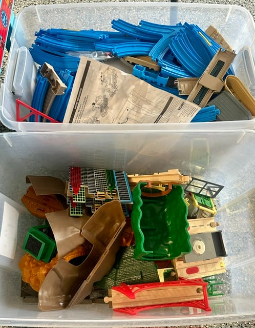 THOMAS THE TRAIN PLAY SET COLLECTION - 5