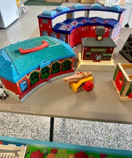 THOMAS THE TRAIN PLAY SET COLLECTION - 9