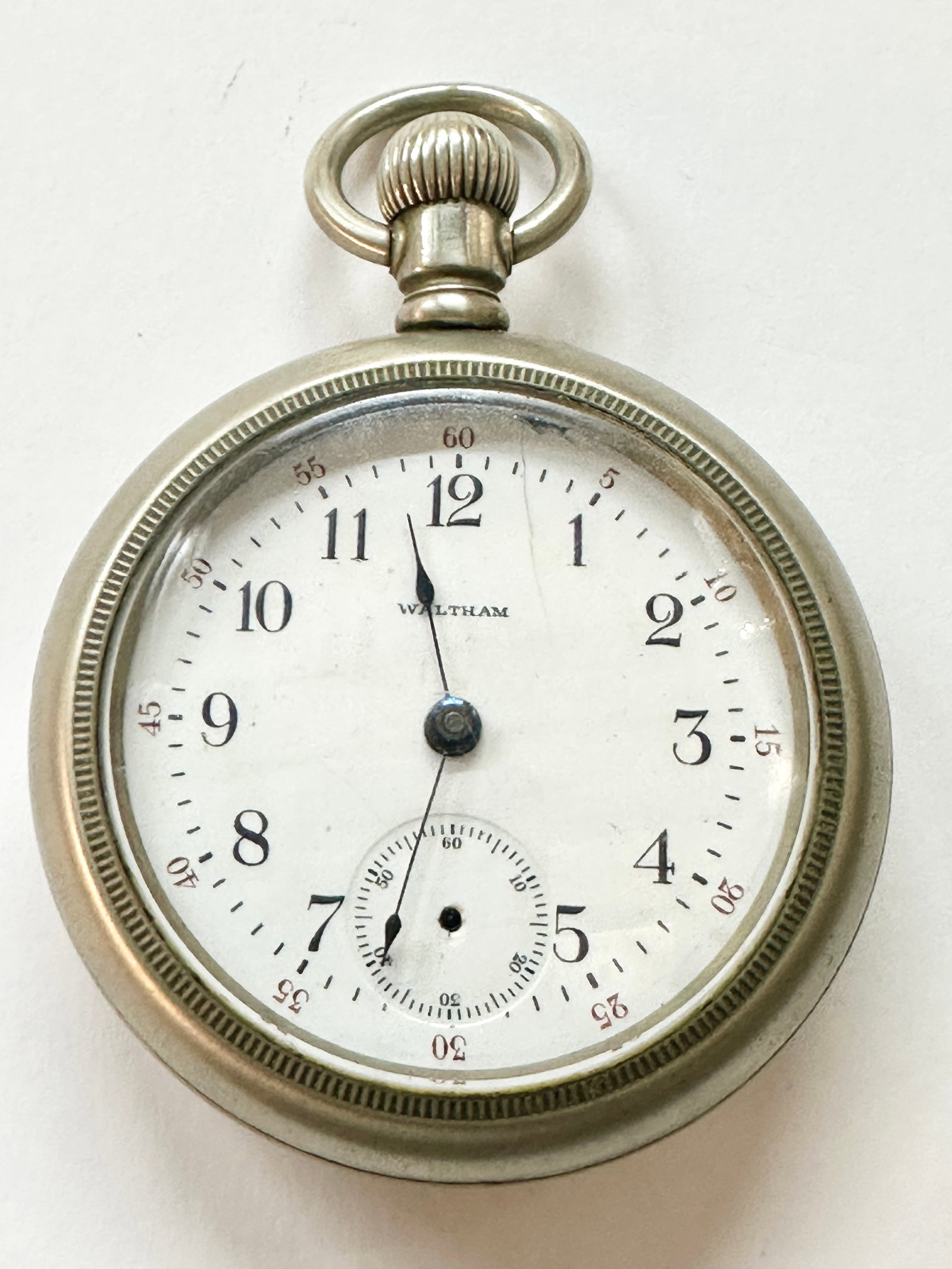 WALTHAM ANTIQUE POCKETWATCH: SIZE 18, 15 JEWEL, DAM. #11608207. SILVEROID CASE, NUMBERED DIAL, PEDNANT TYPE. RUNNING BUT MISSING SECOND HAND.