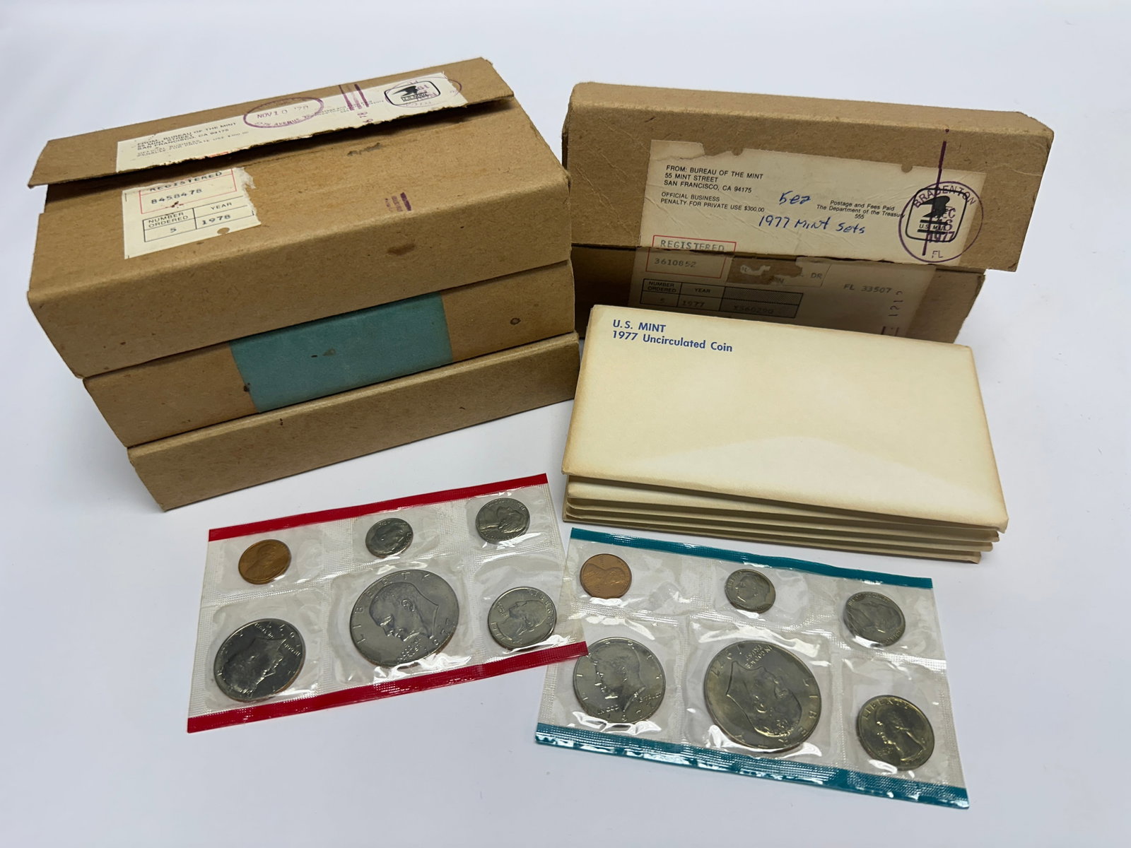 U.S. MINT UNCIRCULATED SETS: INCLUDES ORIGINAL GOVERNMENT MAILERS AND PACKAGING FOR THE YEARS 1977, 1978, 1980 AND 1981. EACH BOX CONTAINS FIVE SETS EACH WITH BOTH P&D MINTS.