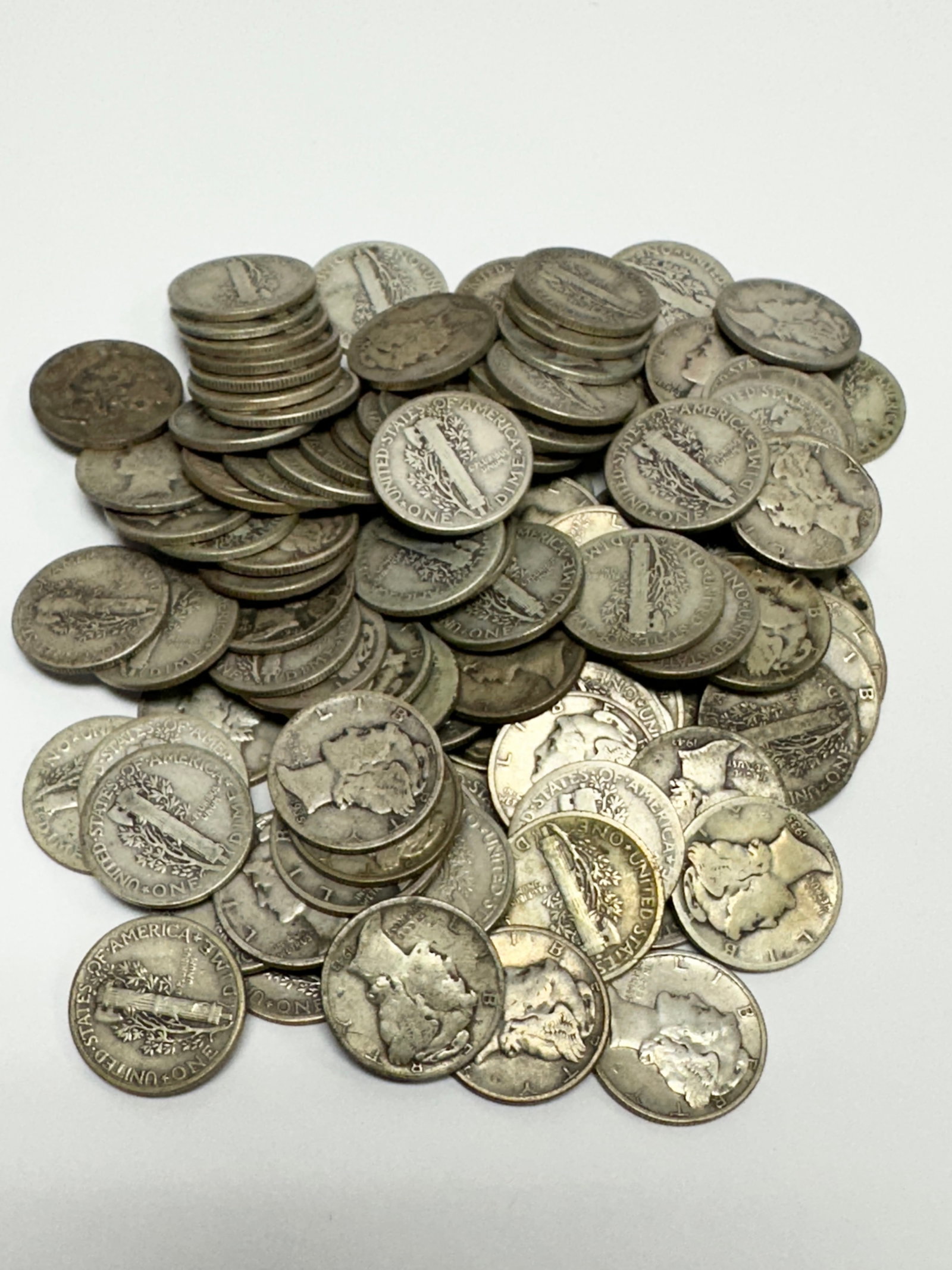 100 U.S. MERCURY SILVER DIMES (1 of 1)