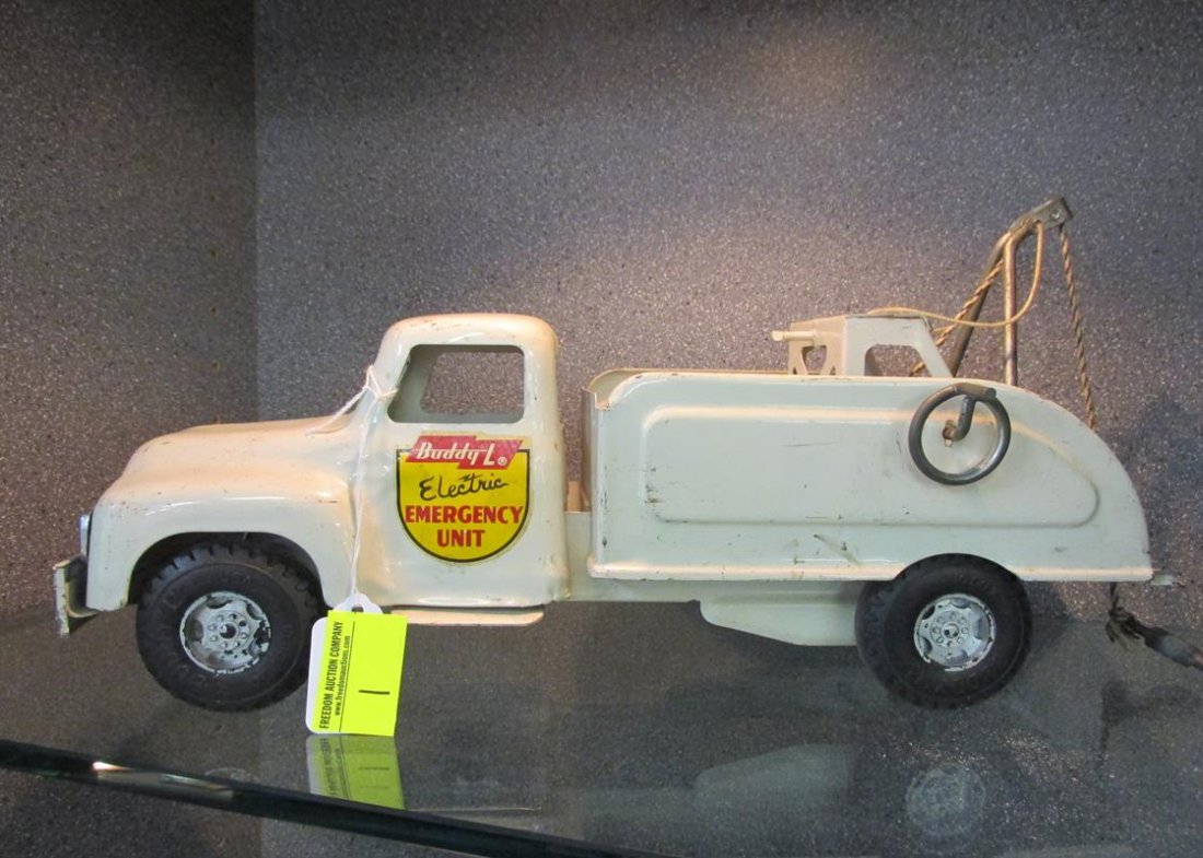 BUDDY-L ELECTRIC EMERGENCY UNIT TOW TRUCK TOY, 1950'S: SEE TITLE