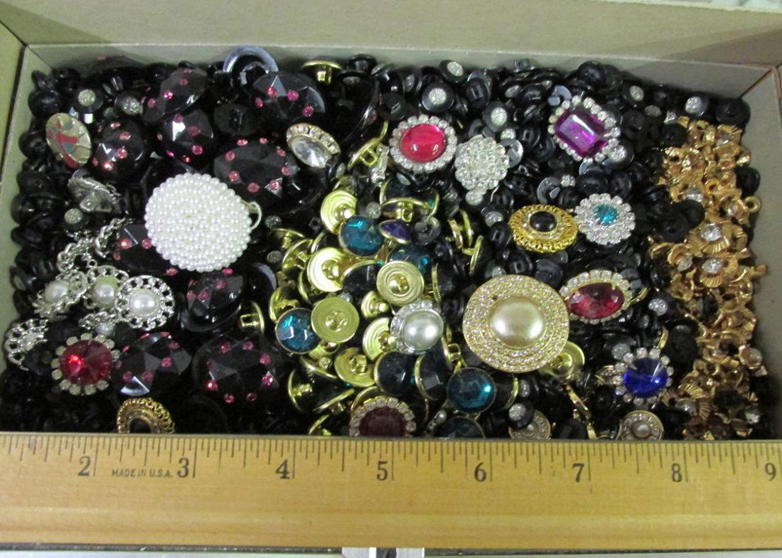 MIXED LOT OF BLING AND RHINESTONE BUTTONS (1 of 2)