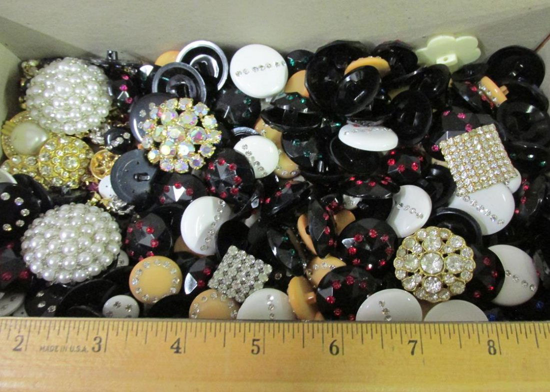 MIXED LOT OF BLING AND RHINESTONE BUTTONS (1 of 2)