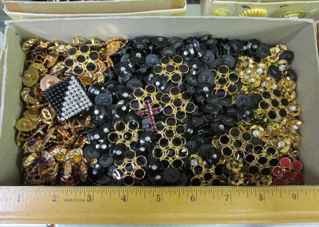 MIXED LOT OF BLING AND RHINESTONE BUTTONS (1 of 2)