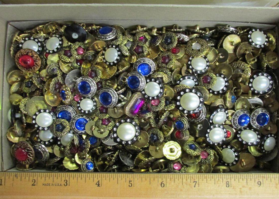 MIXED LOT OF BLING AND RHINESTONE BUTTONS (1 of 2)