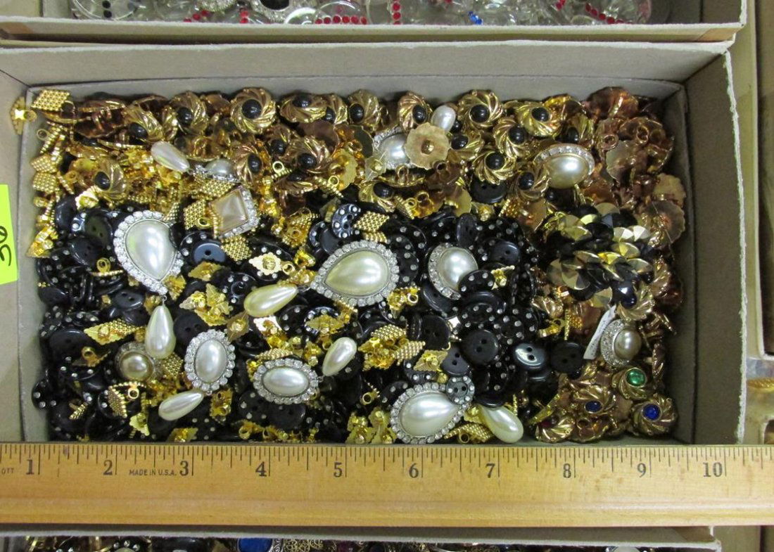 MIXED LOT OF BLING AND RHINESTONE BUTTONS (1 of 2)