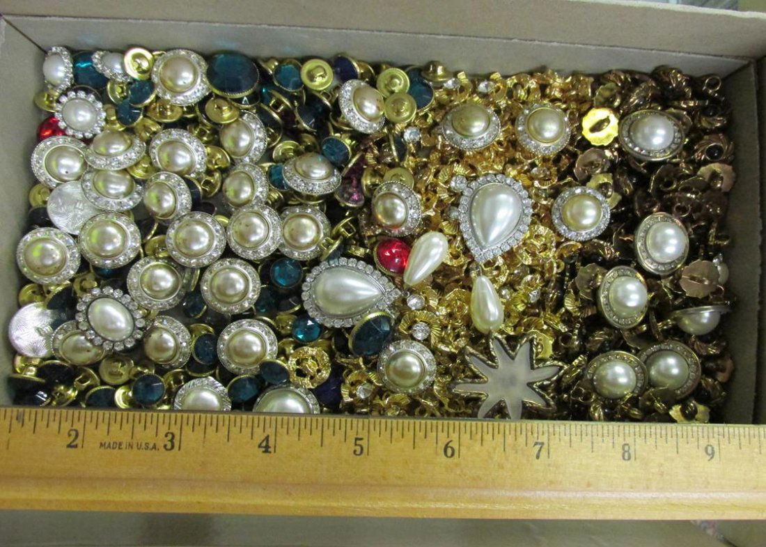 MIXED LOT OF BLING AND RHINESTONE BUTTONS (1 of 2)