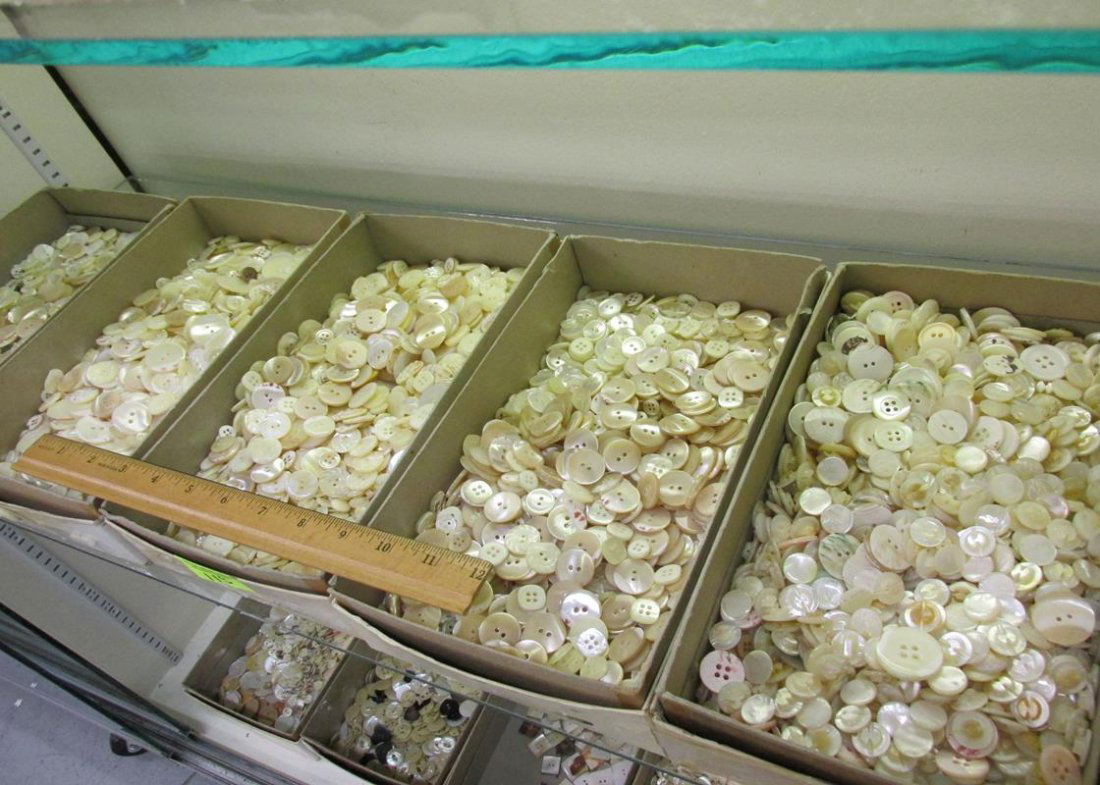 GENEROUS LOT OF MOTHER OF PEARL, SHELL BUTTONS (1 of 2)