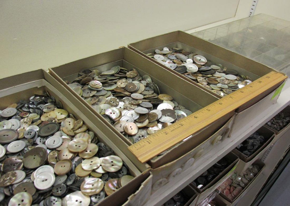 GENEROUS LOT OF MOTHER OF PEARL, SHELL BUTTONS (1 of 2)