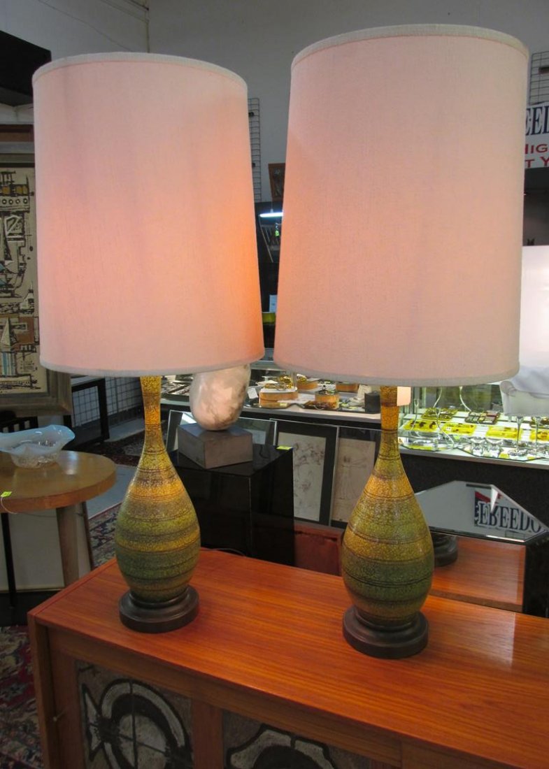 PAIR OF RAYMOR POTTERY LAMPS WITH SHADES: 40" OVERALL HEIGHT
